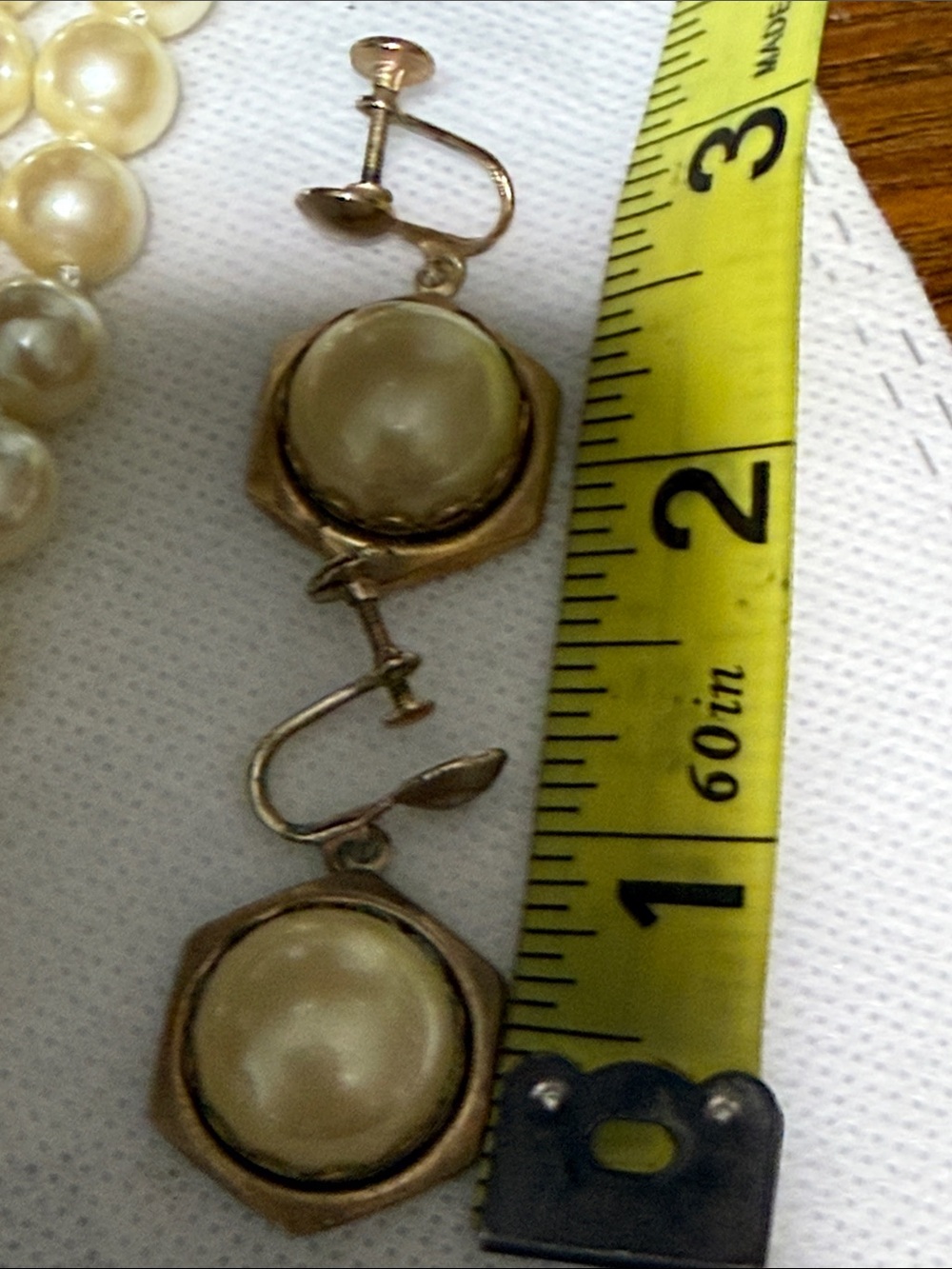 Carolee multi strand faux pear beaded bracelet 7 1/4” & screw back earrings - Picture 8 of 12